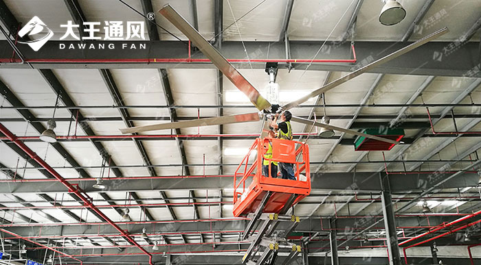 倉(cāng )儲(chǔ)中心安裝工業(yè)吊扇解決通風(fēng)難題